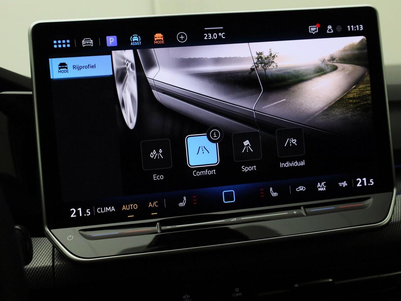 Volkswagen GOLF 1.5eTSI/150PK R-Line DSG · Navigatie · Apple/Android Carplay · Camera + Parkeersensoren · Garantie tot januari 2027