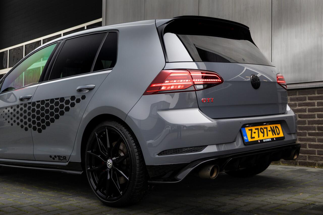Volkswagen GOLF 2.0 TSI 290 pk GTI TCR / Akrapovic/ Pure-Grey/ Pano-dak/ Keyless/ Adap.Cruise/ Camera/ Sport-Stoelen/ Stoel.Verw/ 19'' LMV