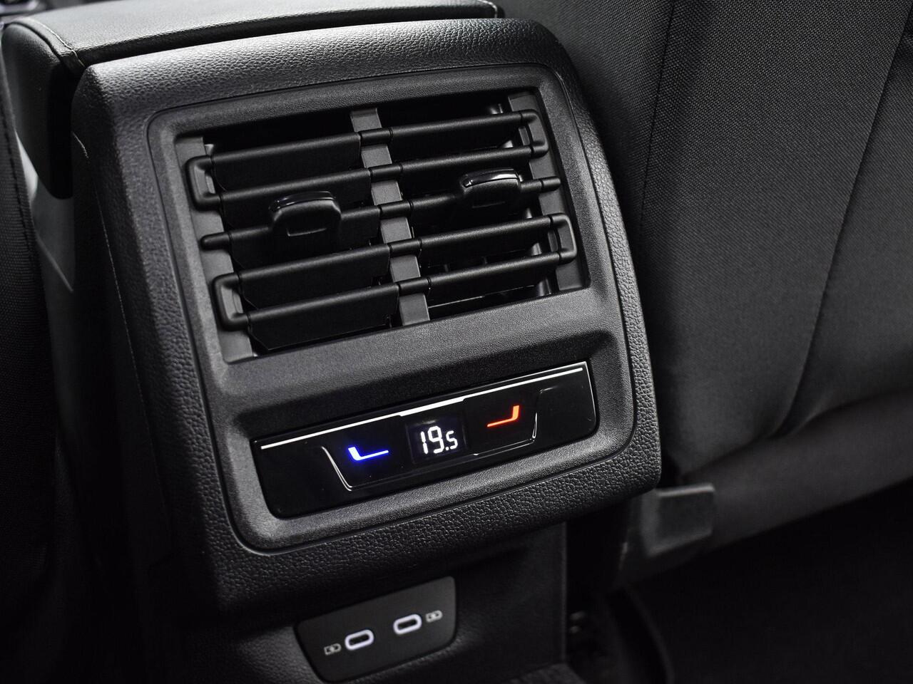 Volkswagen GOLF Variant 1.0 eTSI 110pk DSG Life · Camera · Elek.Trekhaak · Apple/Android Car Play · Navigatie · Sfeerverlichtiing · 16'' Inch · Garantie t/m 08-06-2027 of 100.000km