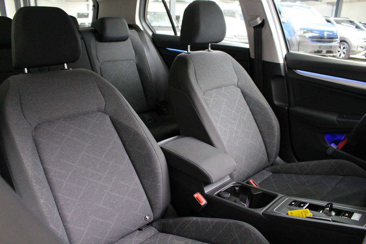 Volkswagen GOLF 1.0 eTSI Life Navigatie | Climate Control | Parkeersensoren voor en achter |