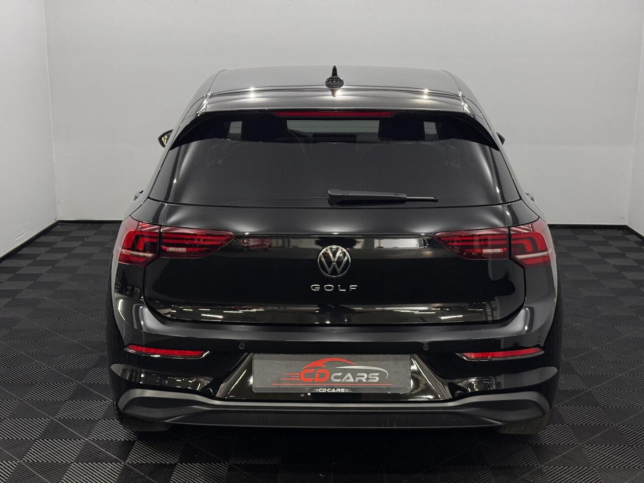 Volkswagen GOLF 1.5 TSI Life Edition Clima, Apple carplay, Camera, Stoelverwarming, Sfeerverlichting, Led, Keyless start, 2 jaar garantie