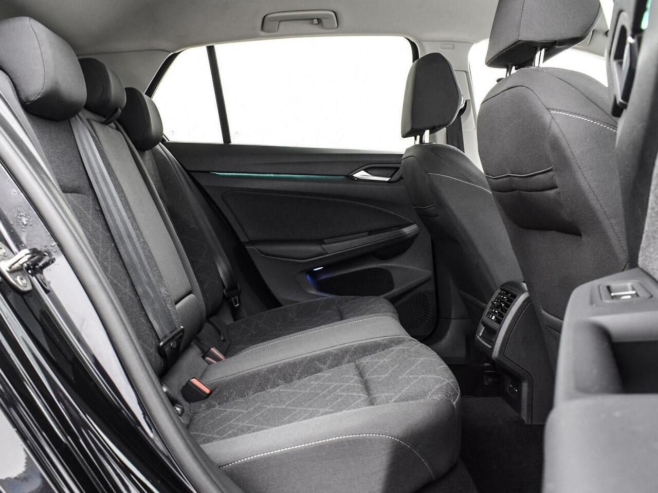 Volkswagen GOLF 1.0 TSI 110pk Life · Apple/Android Car Play · Navigatie · P-Sensoren · Sfeerverlichting · Getint Glas · 16'' Inch · Garantie t/m 03-07-2027 of 100.000km