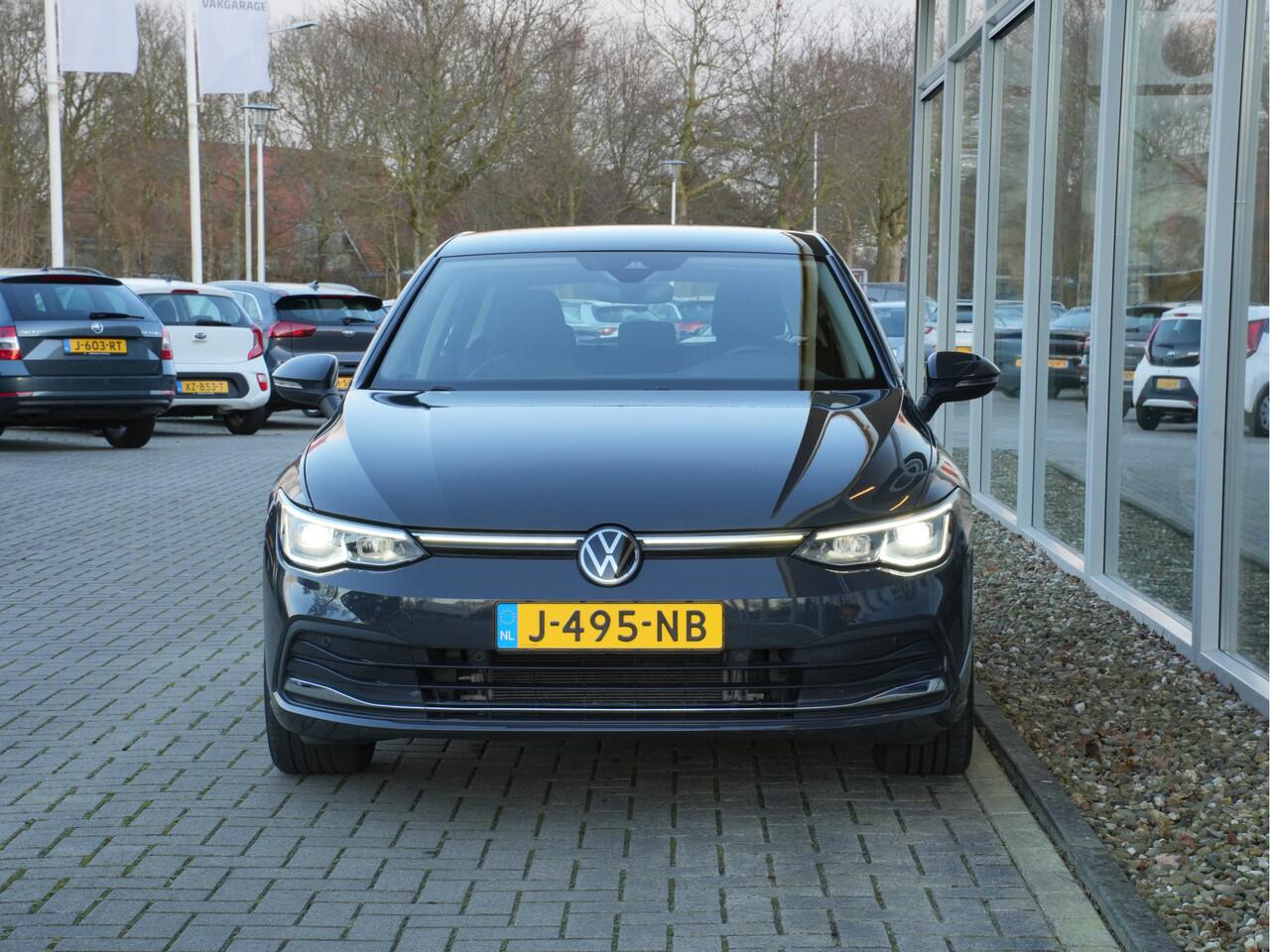 Volkswagen GOLF 1.5 eTSI Style | Adaptive Cruise | Trekhaak | Massage | Virtual