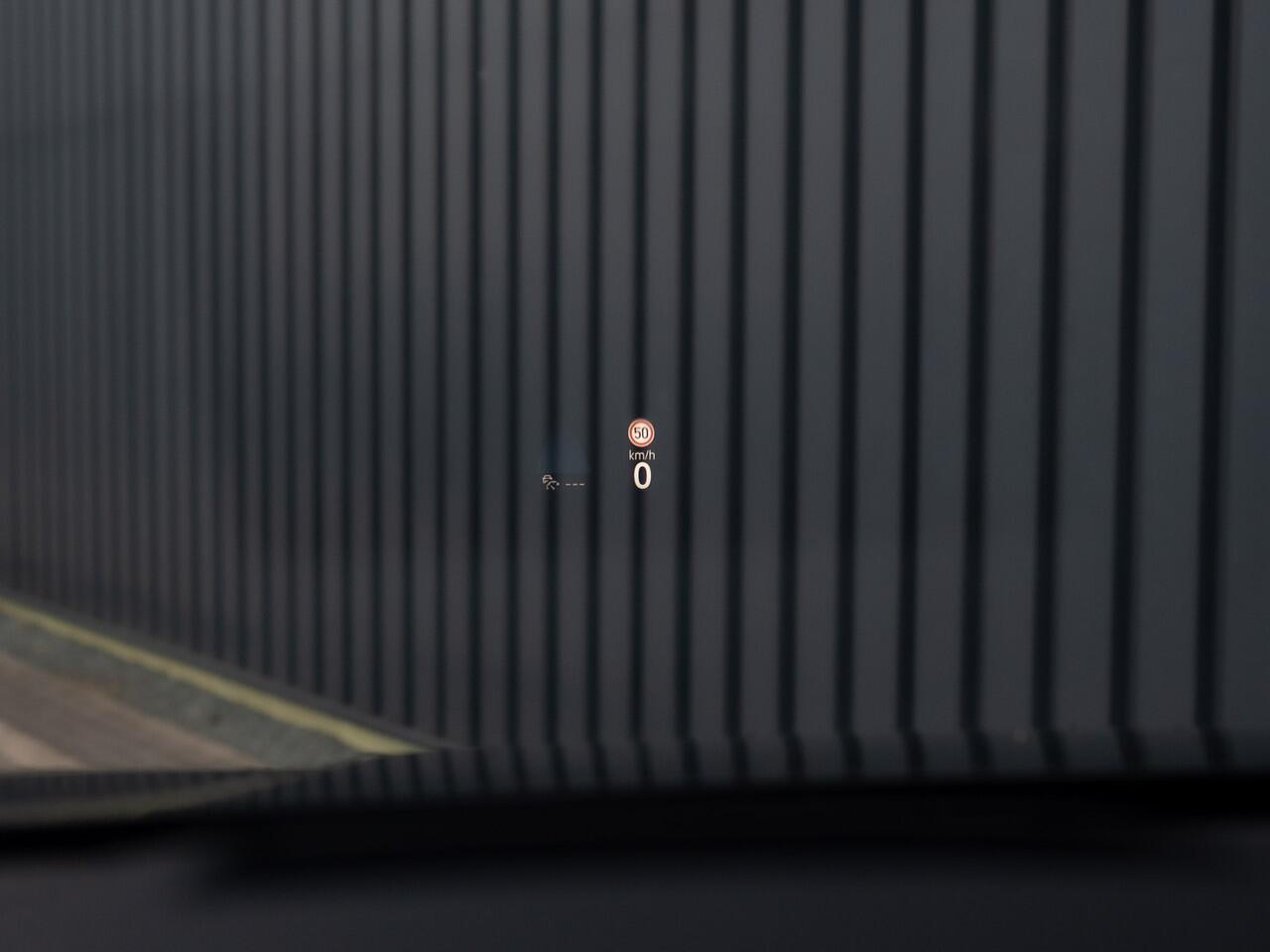 Volkswagen GOLF 1.5 eTSI 50 Edition | Panodak | Stoelgeheugen | Head up | Trekhaak Elk. Wegkl. | Harman/ Kardon | Prijs Rijklaar!!