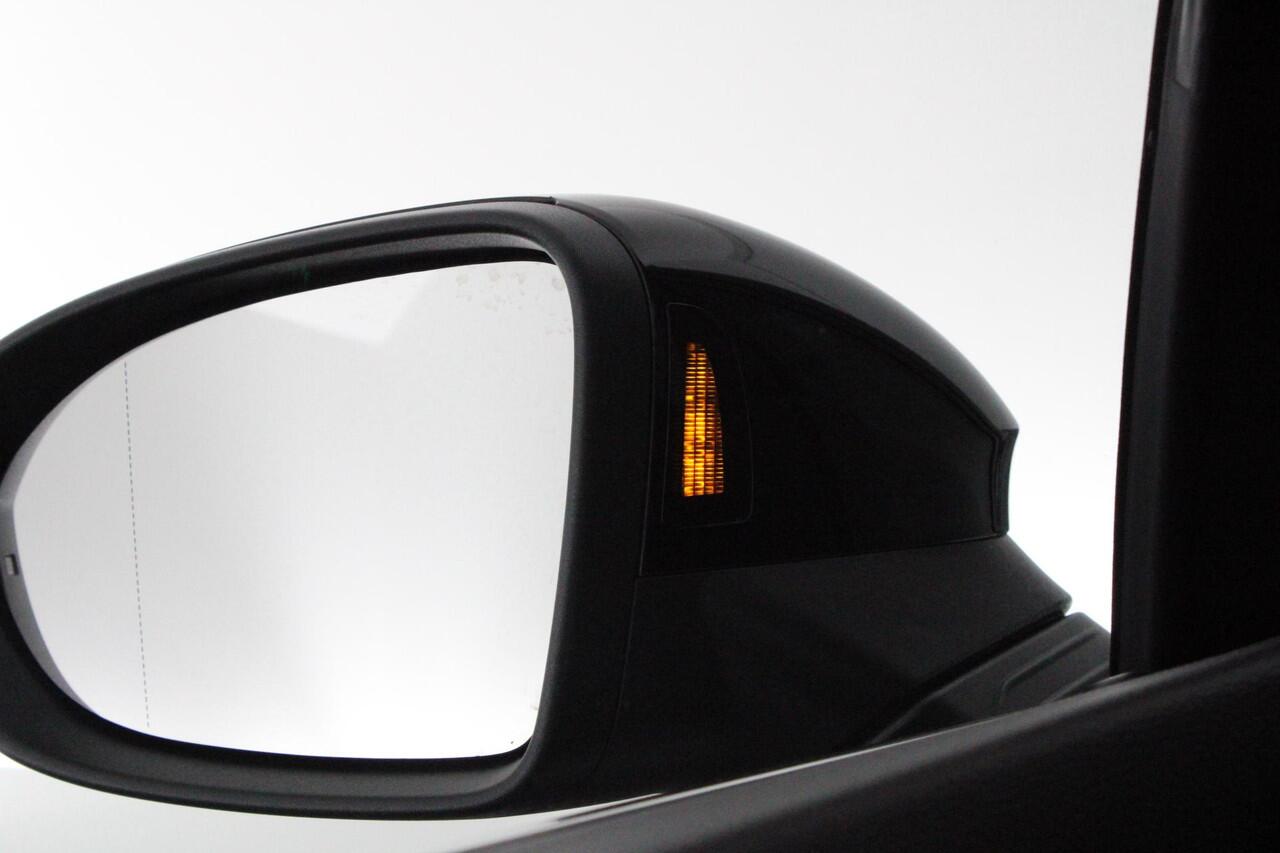 Volkswagen GOLF 8.5 1.5 eTSI 116pk DSG Style Camera Stoelverwarming Massage Keyless Navigatie