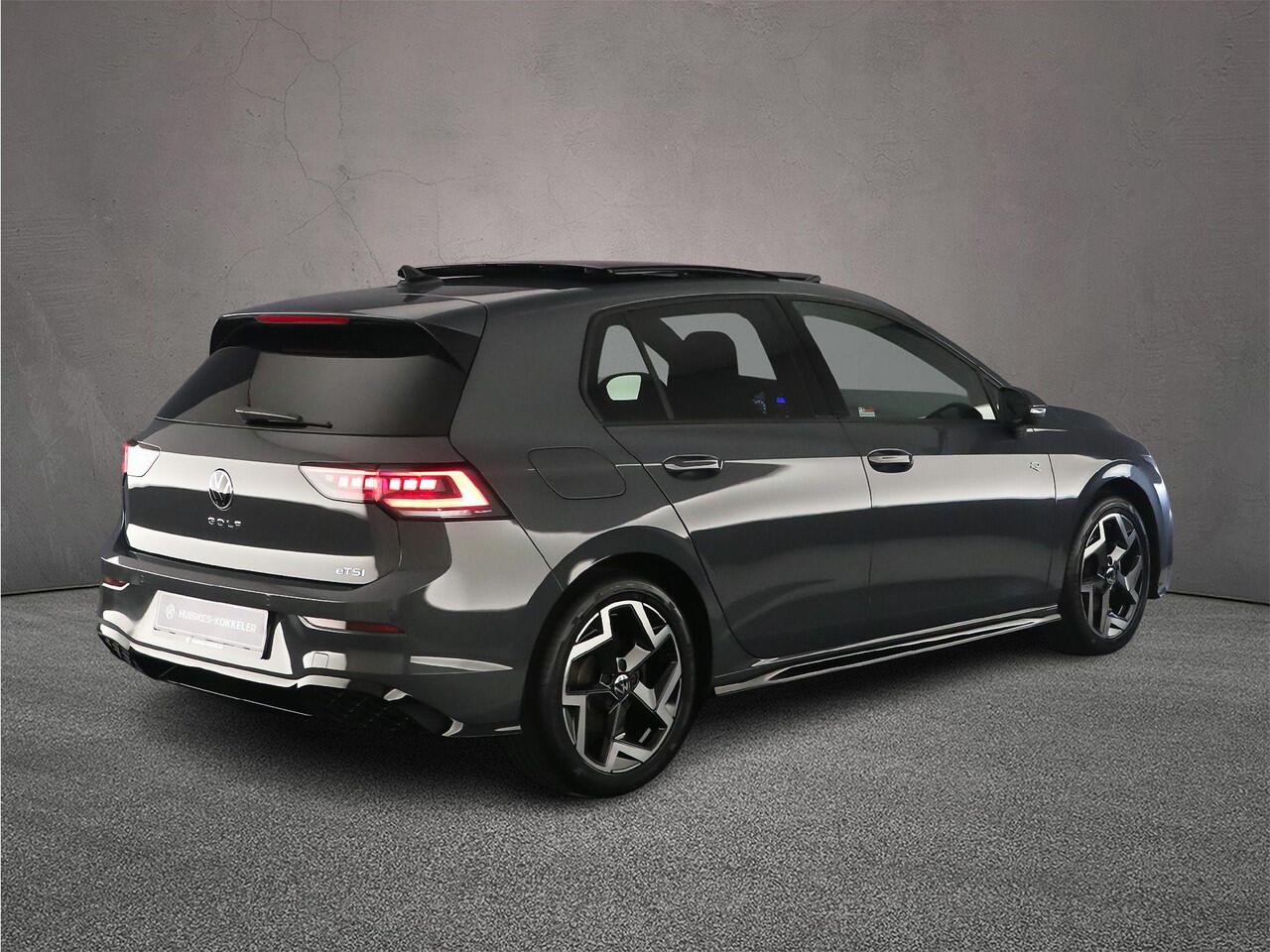 Volkswagen GOLF R-Line Edition 1.5 eTSI 150pk DSG Automaat Panoramadak, Harman Kardon audio, LED matrix koplampen, Adaptive cruise control, Achteruitrijcamera