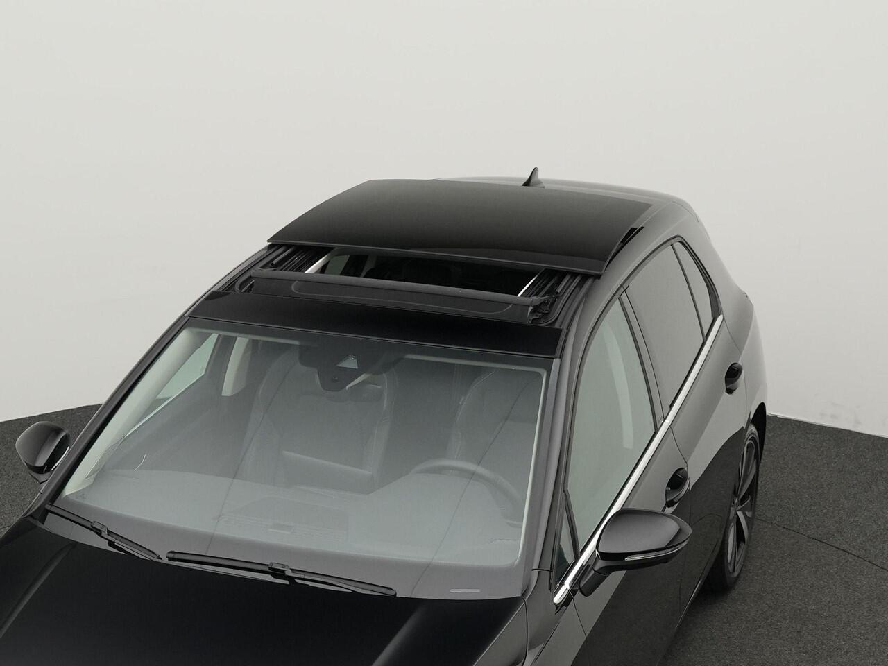 Volkswagen GOLF 1.5 TSI 150 pk Style | Panoramadak | IQ Light | Harman Kardon sound | Rondomzicht camera | Stoelverwarming | 18 inch