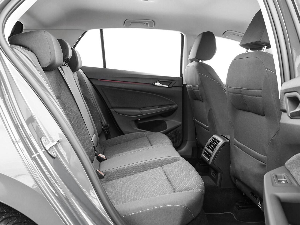 Volkswagen GOLF 1.0 eTSI 110pk DSG Life · Apple/Android Car Play · P-Sensoren · Sfeerverlichting · Navigatie · 16'' Inch · garantie t/m 18-10-2027 of 100.000km