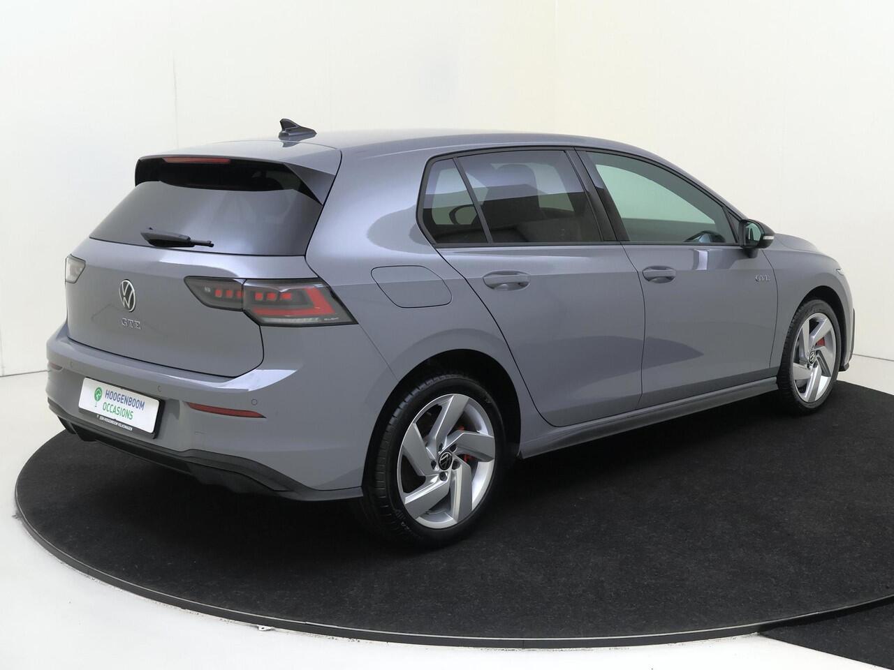 Volkswagen GOLF 1.5 eHybrid GTE | Trekhaak | Head-up display | Achteruitrijcamera | 3-zone airco | Adaptieve cruise control | Stoel- en stuurwielverwarming | CarPlay |