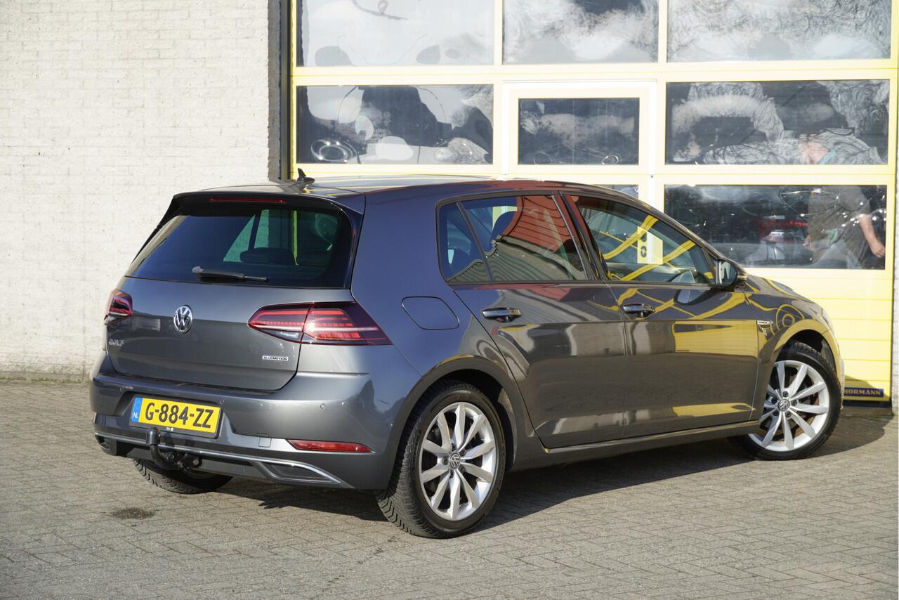 Volkswagen GOLF 1.5 TSI 131PK! 5drs Highline BJ2020 Lmv 17" | Led | Pdc | Navi | Dynamische knipperlichten | Panoramadak | Trekhaak | App-Connect | Virtual cockpit | Climate control | Cruise control | Sportstoelen | Extra getint glas