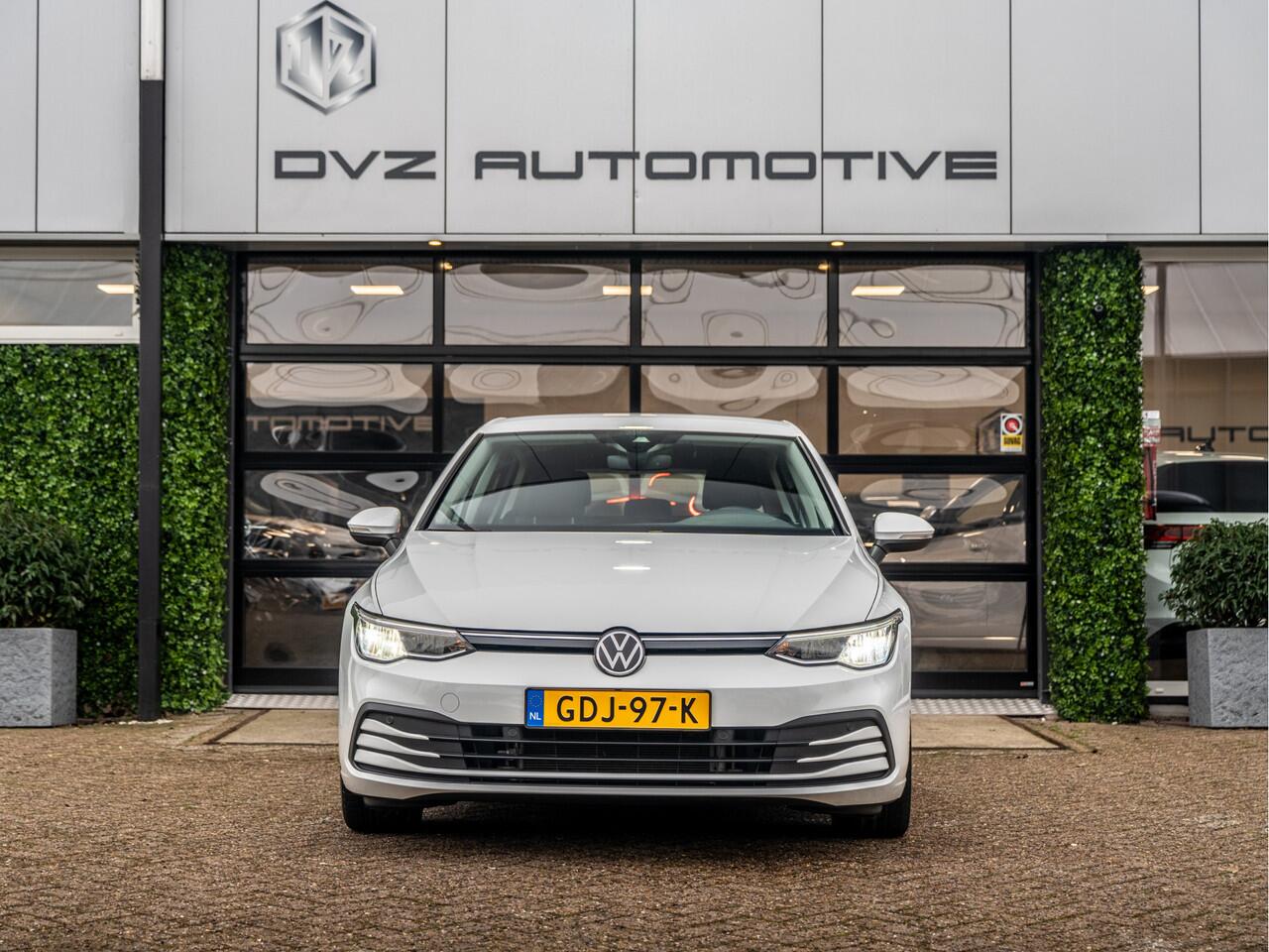 Volkswagen GOLF 1.0 eTSI DSG Active | Clima | Ambient |