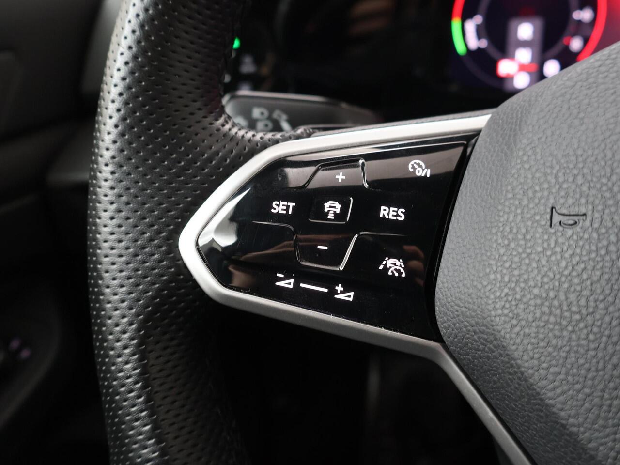 Volkswagen GOLF 1.4 eHybrid GTE | 245 PK | SoH 97% | Panoramadak | Achteruitrijcamera | Voorstoelen verwarmd | LED verlichting |