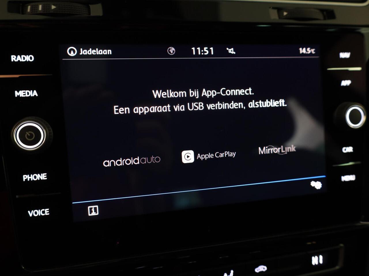 Volkswagen GOLF Variant 1.5 TSI Highline Business R 150pk DSG | Led koplampen | Camera | Parkeersensoren v+a | Navigatie | Carplay | Digitaal dashboard