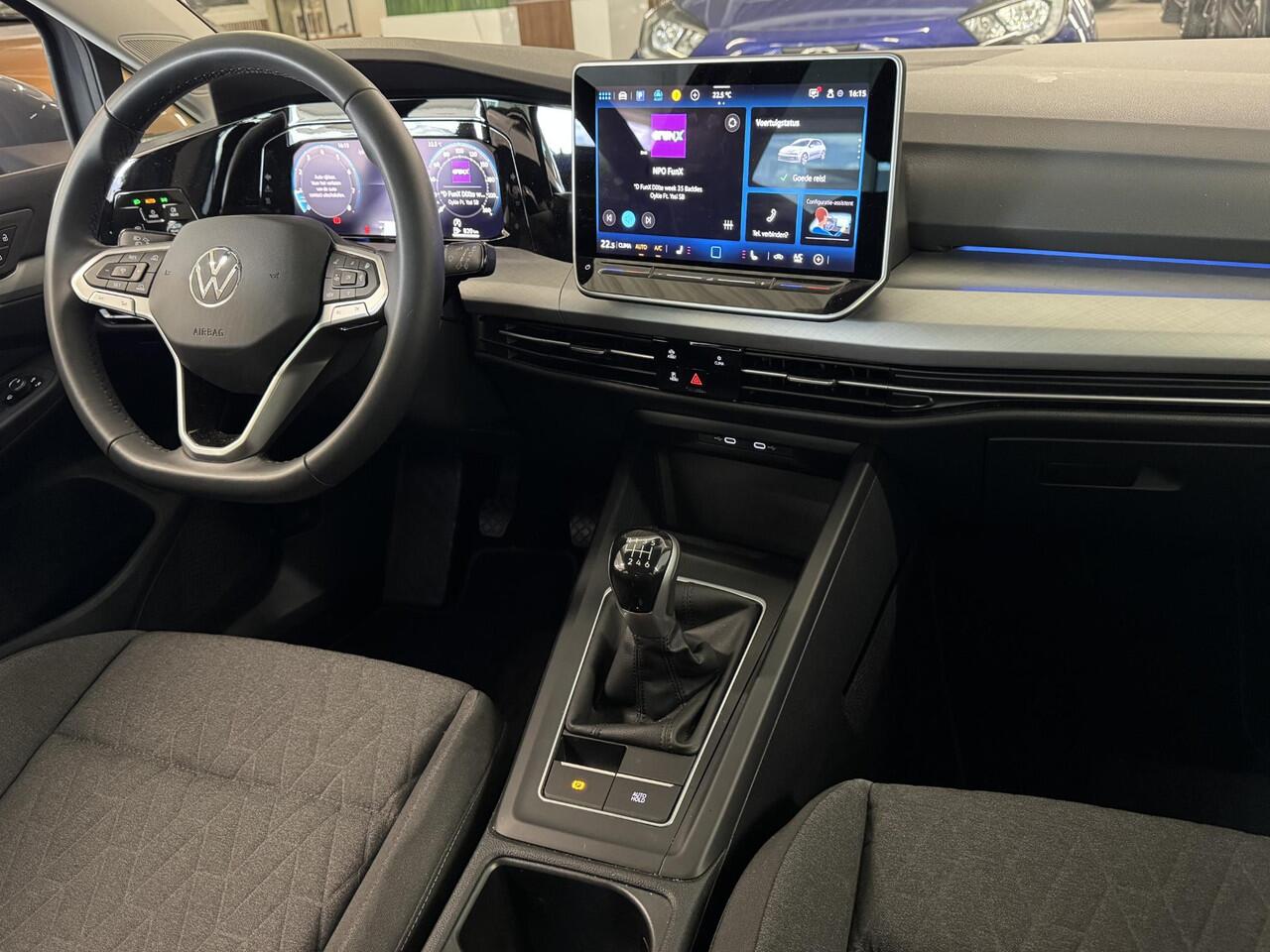 Volkswagen GOLF 1.5 TSI Life | 17"LM-Velgen| LED Verlichting | Stuur/Stoelverwarming | Apple Carplay/Android Auto | Climate Control | Digitaal Dashboard | Keyless Entry/Start/ Parkeer Sensoren ( Vestiging - Vianen Tel:0347-371248 )