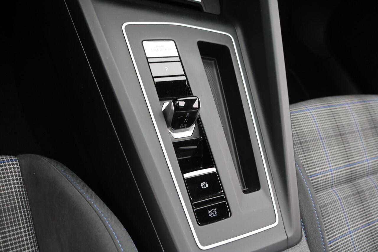 Volkswagen GOLF 1.4 eHybrid GTE 245PK (Pano Carplay Sfeerverl ACC HeadUp Keyless Camera IQ-Light PrivacyGlass)