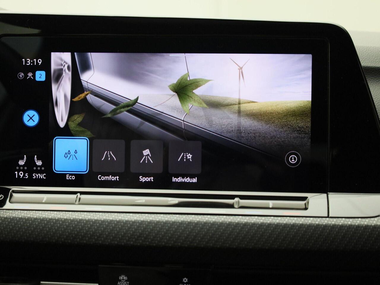 Volkswagen GOLF 1.5eTSI/150PK R-Line Blackstyle DSG · Panoramadak · Camera + Parkeersensoren · Apple Car Play · Garantie tot februari 2026