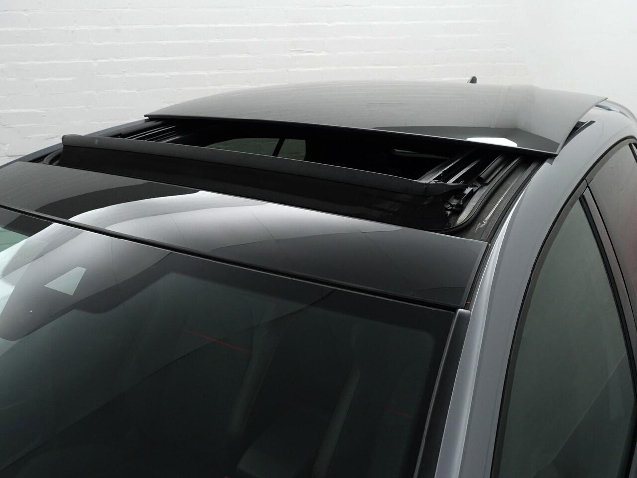 Volkswagen GOLF 2.0 TSI GTI Clubsport Aut- Panoramadak, Harman Kardon, Sfeerverlichting, Stuur/Stoelverwarming, Xenon Led Matrix