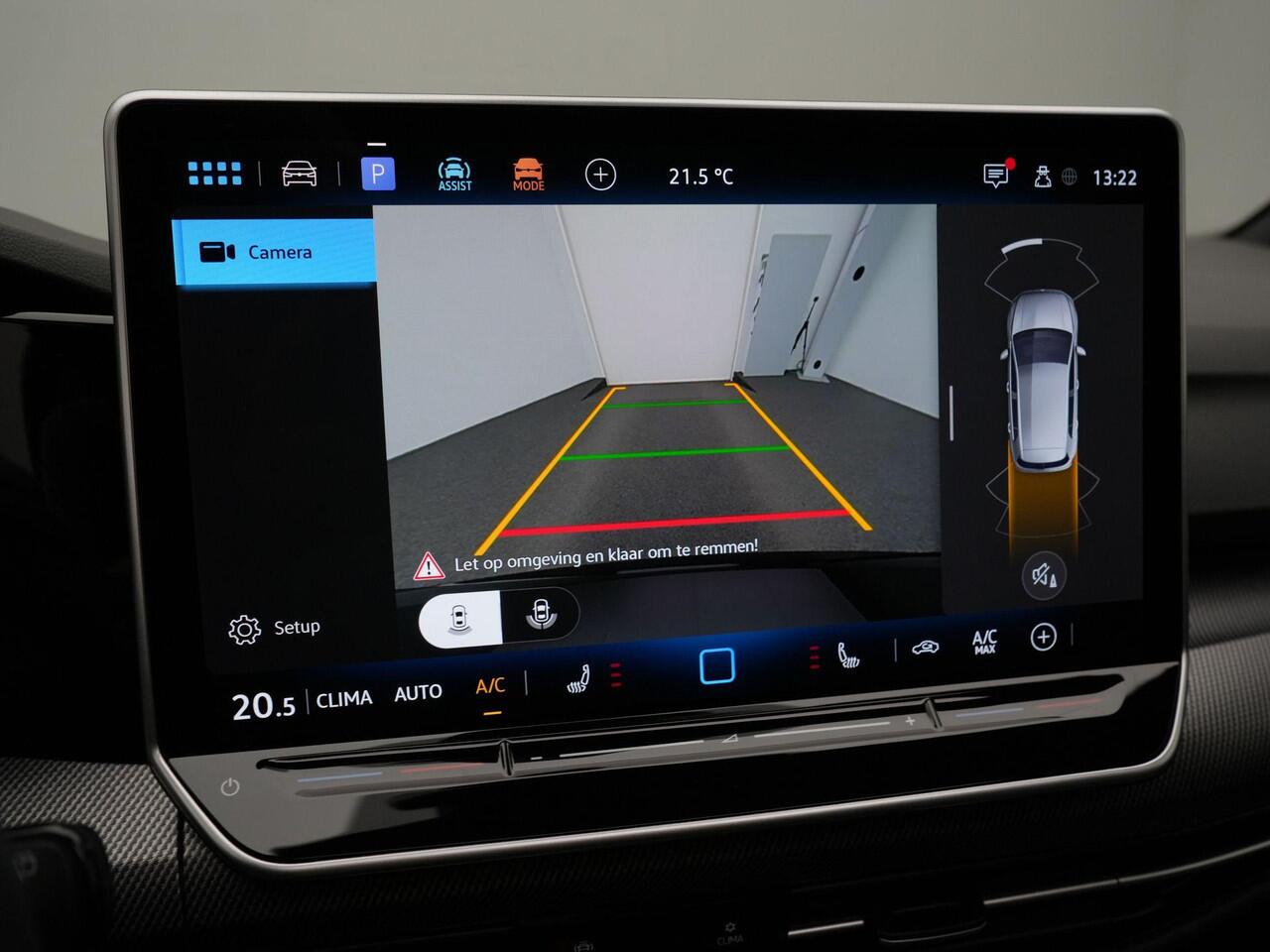 Volkswagen GOLF 1.5 eTSI 150 pk DSG R-Line Edition | Panoramadak | IQ Light | Head-up display | Stuur-/stoelverwarming | Achteruitrijcamera