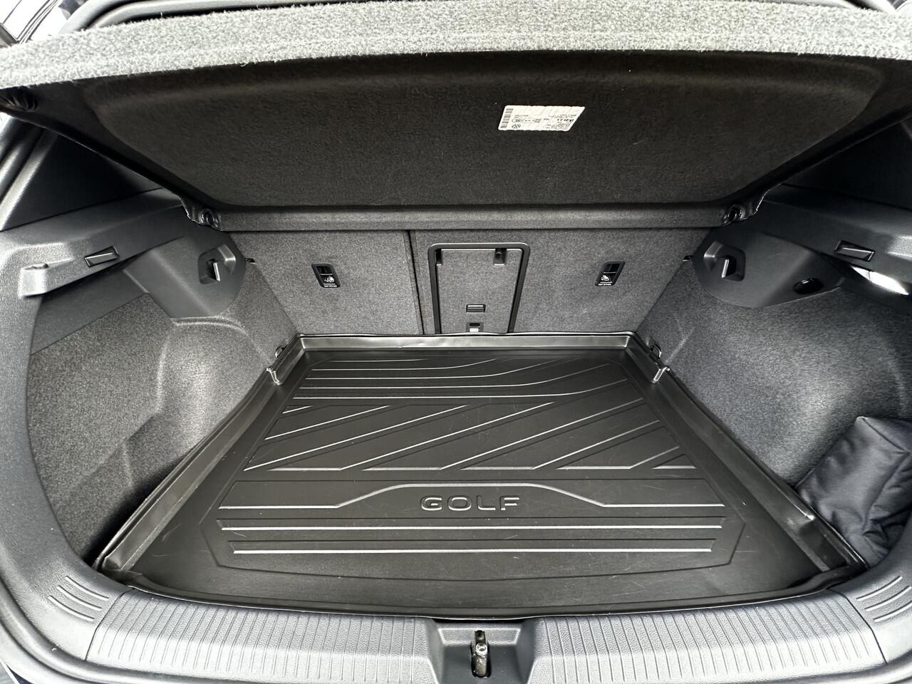 Volkswagen GOLF 1.5 eTSI R-Line Lmv Adcruise Pdc Applecarplay Navi Acamera Automaat Nap