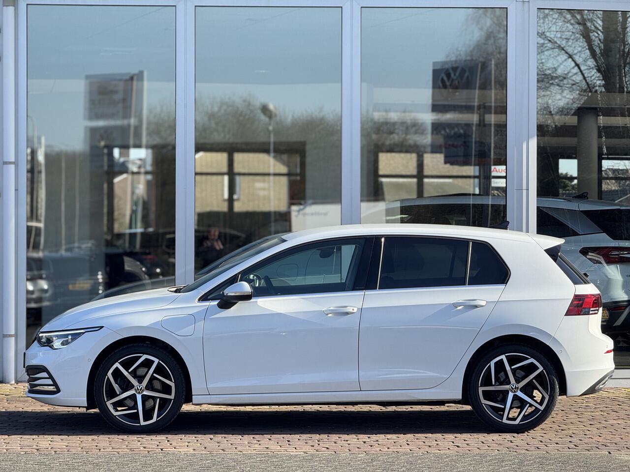 Volkswagen GOLF 1.4 eHybrid Style Trekhaak | elk. stoelen | Camera | dodehoek