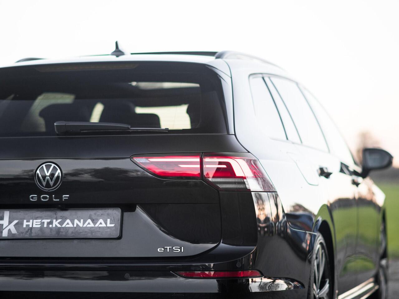 Volkswagen GOLF Variant 1.5 eTSI R-Line Pano ACC Stoelv