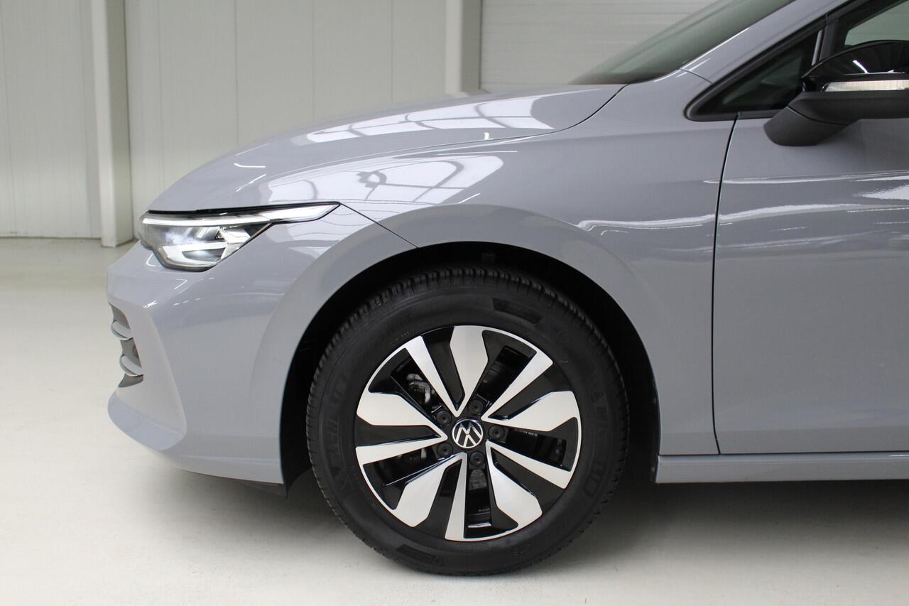 Volkswagen GOLF 1.5 TSI Goal Navigatie | Trekhaak | Dodehoekassistentie | 16" Velgen Zürich