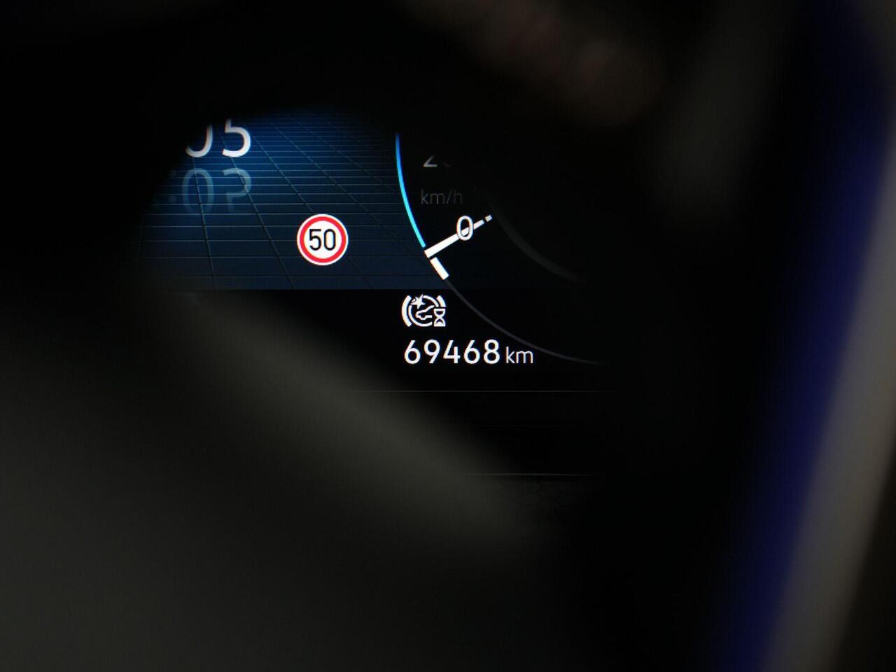 Volkswagen GOLF 1.4 eHybrid 245 pk DSG GTE | Panoramadak | Trekhaak | IQ Light | Stuur-/stoelverwarming | Head-up display | Achteruitrijcamera