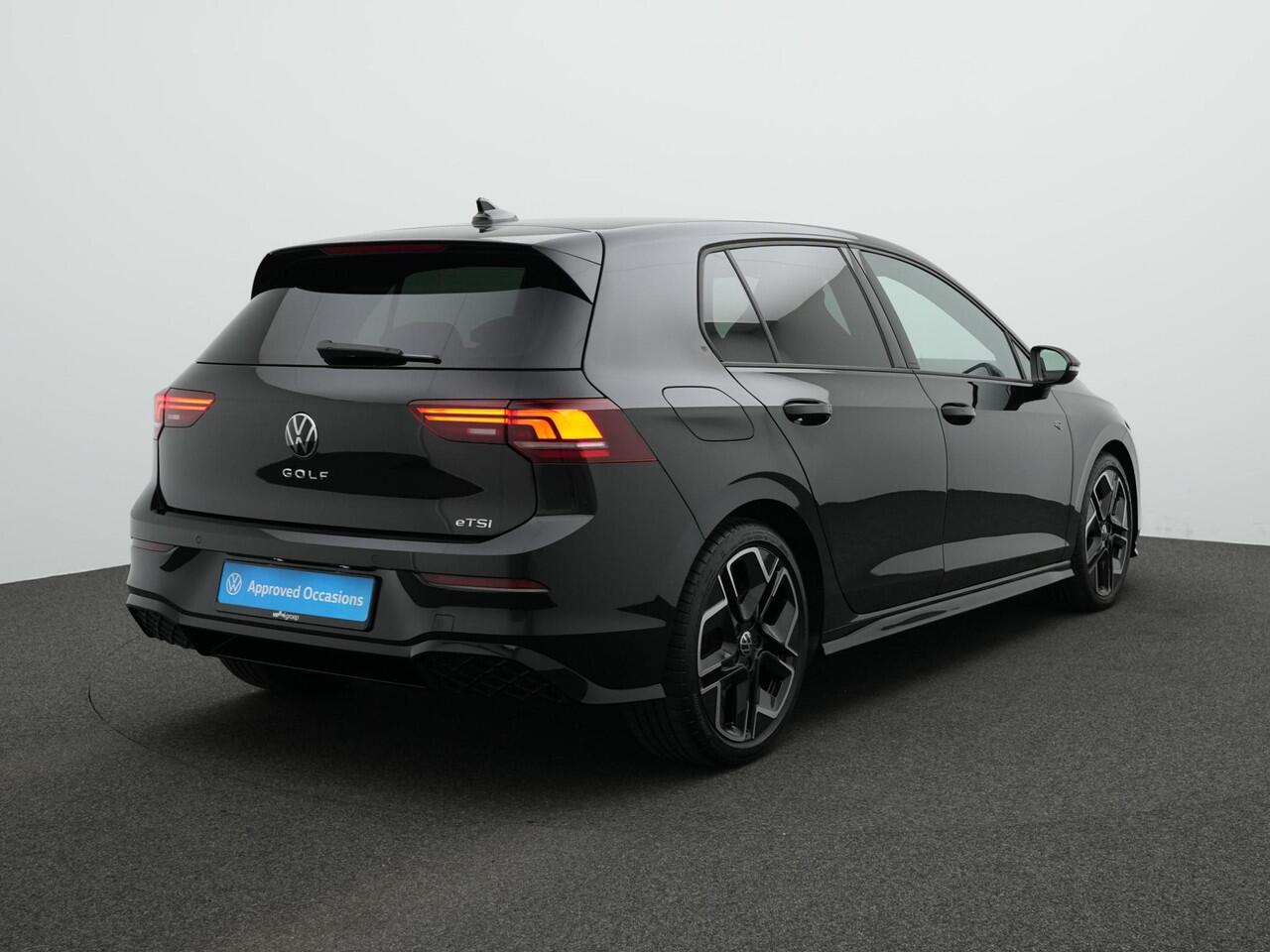 Volkswagen GOLF 1.5 eTSI 115 pk DSG R-Line Edition | Stuur-/stoelverwarming | Achteruitrijcamera | Navigatie | Adaptive Cruise