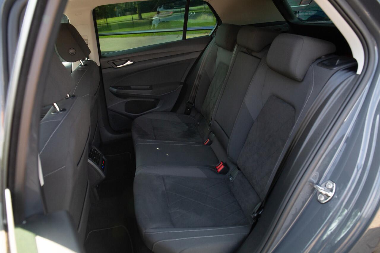 Volkswagen GOLF 1.5 eTSI Style , Adaptive cruise, Stuur/stoelverwarming, Carplay,