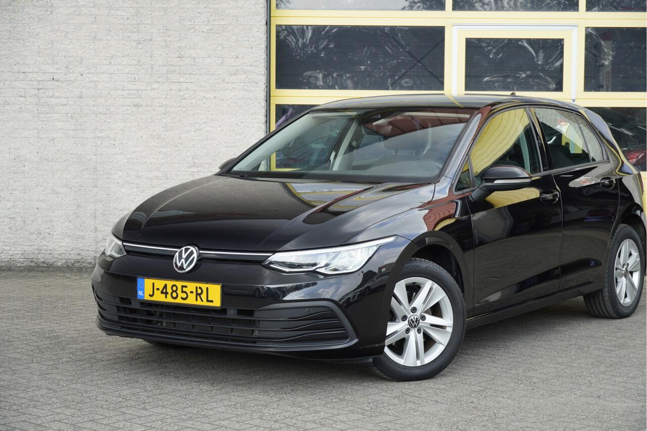 Volkswagen GOLF 1.5 TSI 131PK! Life BJ2020 Lmv 16" | Led | Pdc | Navi | Trekhaak | App-Connect | Dashboard verlichting | Virtual cockpit | Climate control | Cruise control | Getint glas