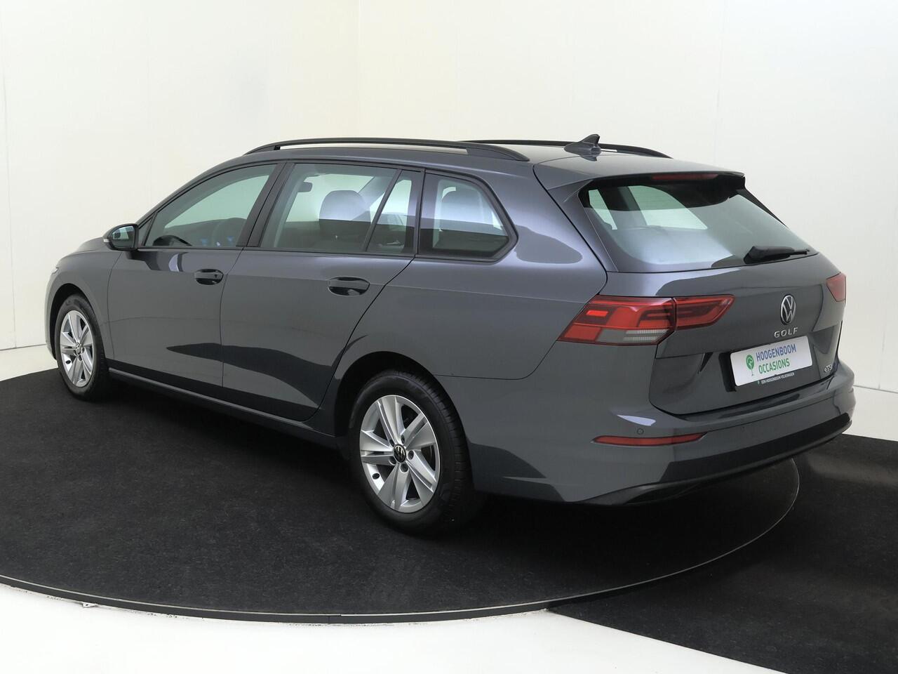 Volkswagen GOLF Variant 1.0 eTSI Life | Parkeersensoren | Adaptieve cruise control | Digital cockpit | Electronic climate control | CarPlay | Sfeerverlichting |