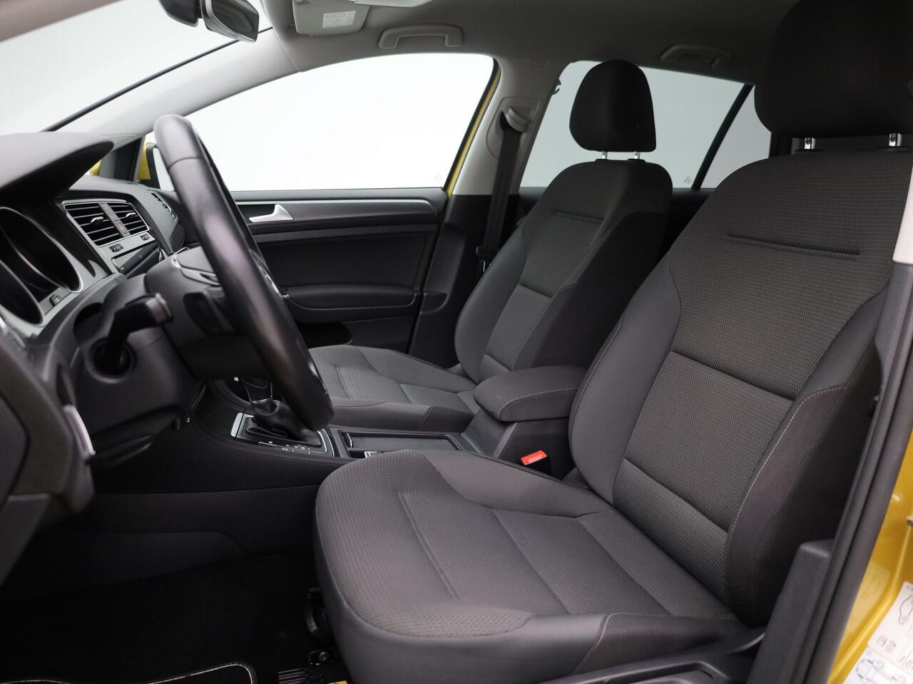 Volkswagen GOLF 1.5 TSI Comfortline Business | ADAPTIVE | CARPLAY | STOELVERWARMING