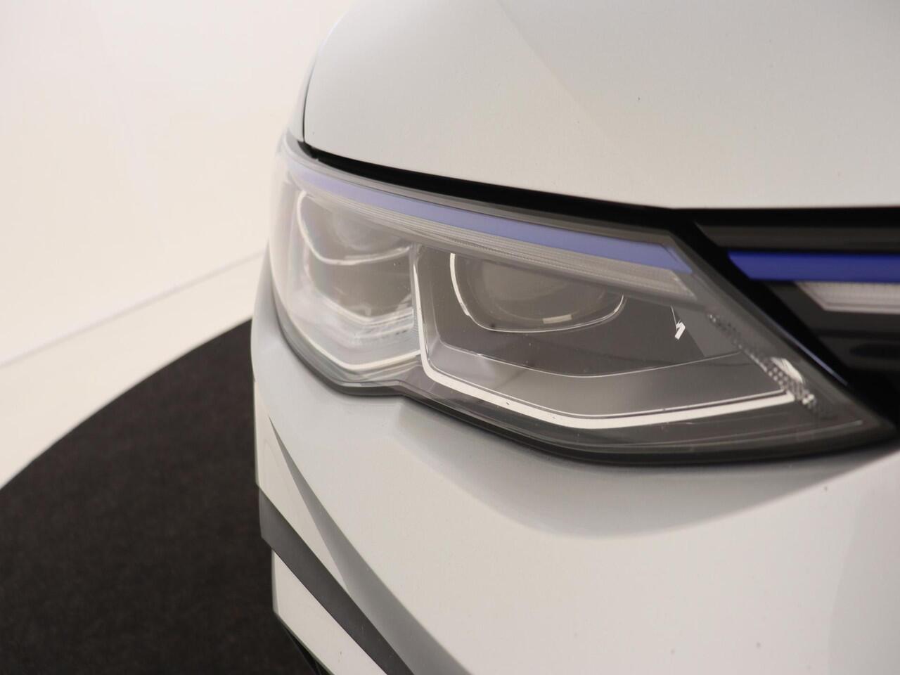 Volkswagen GOLF 1.4 eHybrid GTE | Trekhaak | Dodehoek detectie | Stoel- en stuurwielverwarming | Achteruitrijcamera | Adaptieve cruise control | CarPlay | Full LED verlichting | 3-zone airco |