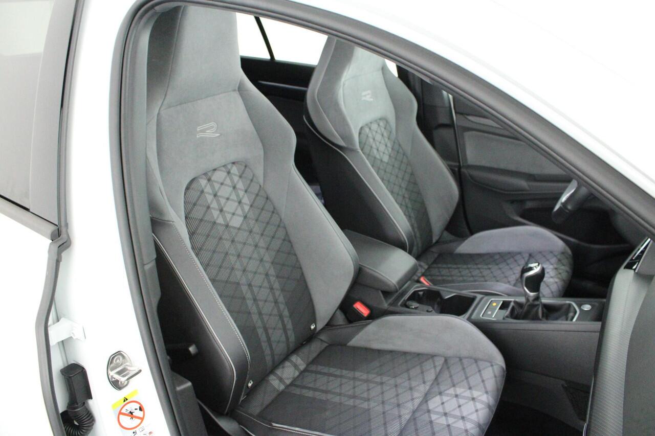 Volkswagen GOLF 1.5 TSI 130pk 2x R-Line Oryx Wit Panoramadak Harman Kardon Stoelverwarming Navigatie