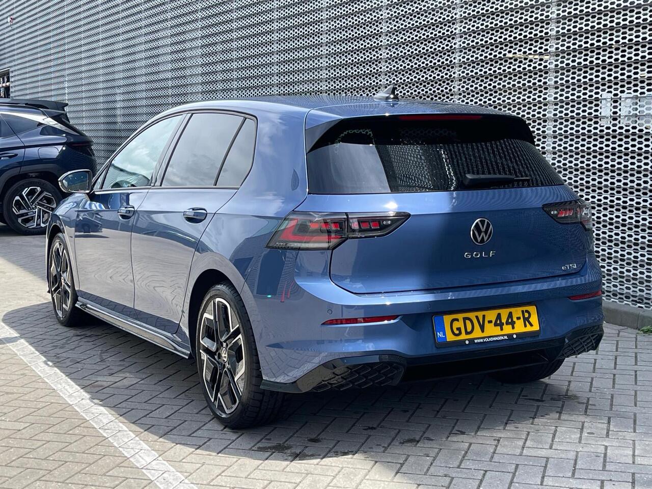 Volkswagen GOLF 1.5 eTSI 115PK DSG R-Line Edition / Achteruitrijcamera / App Connect / Keyless / Getint Glas / 18'' LMV / VW