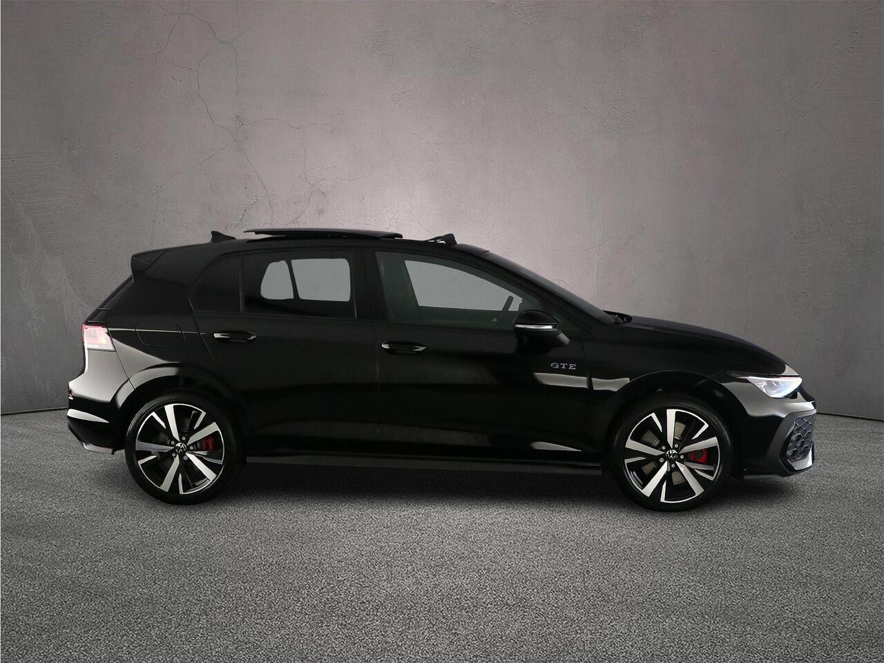 Volkswagen GOLF GTE 1.5 TSI eHybrid 272pk DSG Automaat Panoramadak, Head up display, Adaptive cruise control, LED matrix koplampen, Achteruitrijcamera, Navigatie