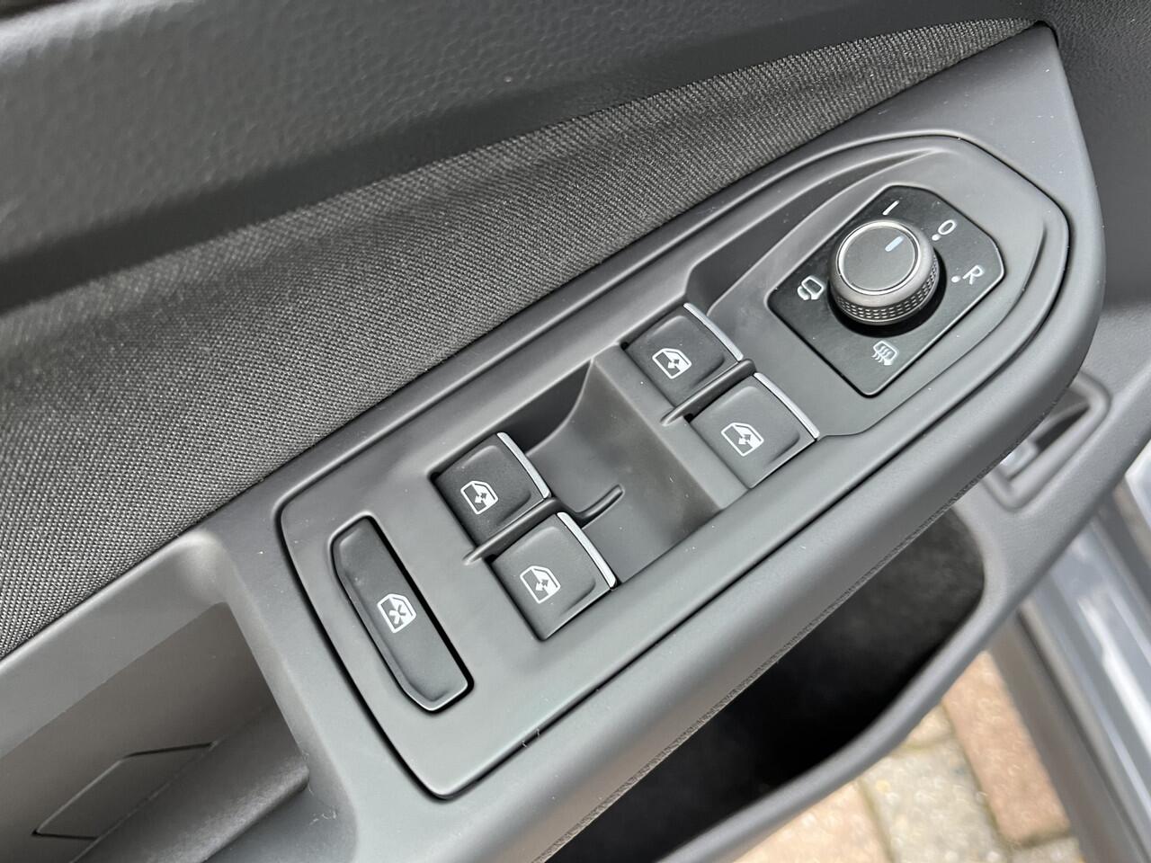 Volkswagen GOLF 1.4 eHybrid GTE / AUTOMAAT/ 245 PK/ BLACK STYLE/ IQ. LIGHT/ LED MISTLAMPEN/ KEYLESS/ ADAPT. CRUISE/ CLIMA 3-ZONE/ HEAD-UP DISPLAY/ PARK. SENSOREN + CAMERA