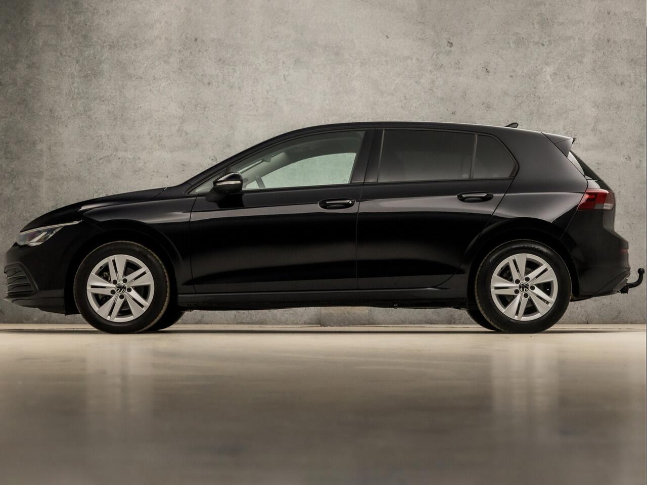 Volkswagen GOLF 1.0 TSI Sportline (DIGITAL DASHBOARD, TREKHAAK, KEYLESS START, LED KOPLAMPEN, GETINT GLAS, SPORTSTOELEN, NIEUWSTAAT