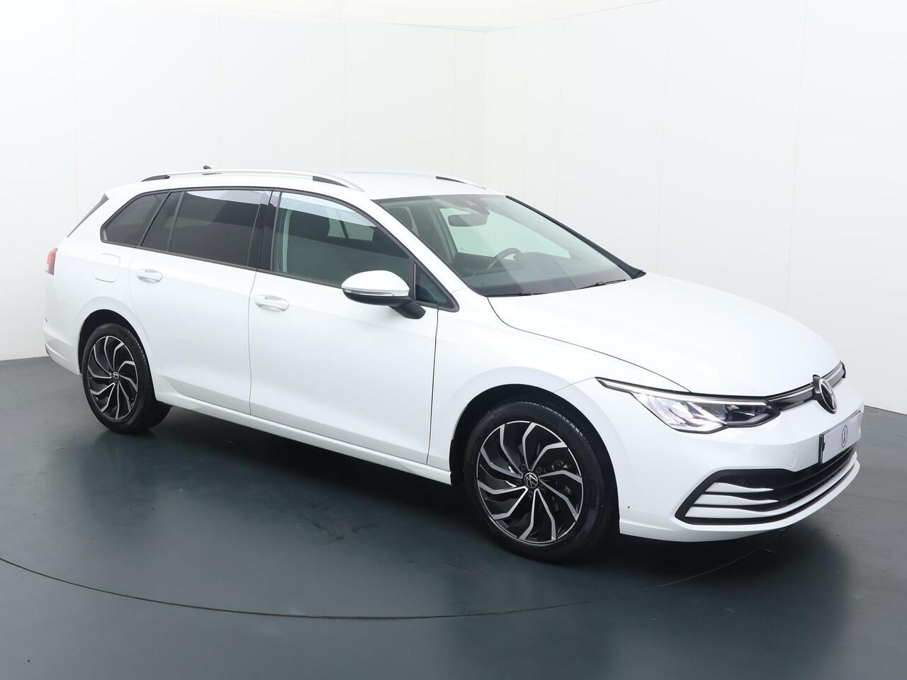 Volkswagen GOLF Variant 1.0 eTSI Life | 110 PK | Automaat | Adaptive cruise control | Apple Carplay/Android Auto |