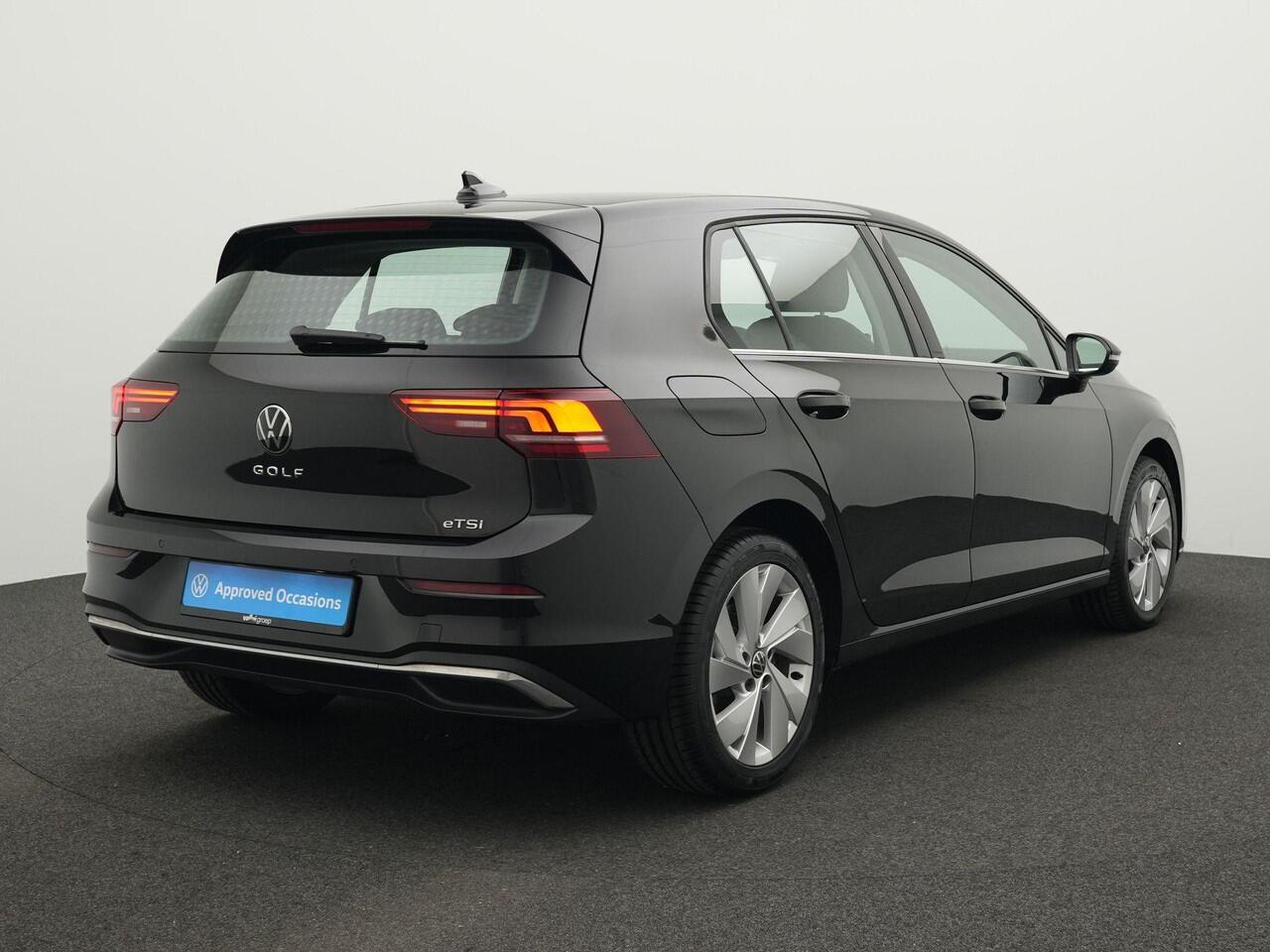 Volkswagen GOLF 1.5 eTSI 150 pk DSG Style | Achteruitrijcamera | Standkachel | Head-up Display | Adaptive Cruise Control | 17 inch