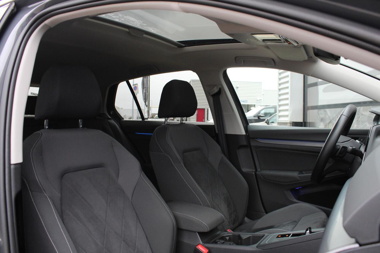 Volkswagen GOLF 1.5 eTSI Style / Carplay / Panoramadak / Stoelverwarming