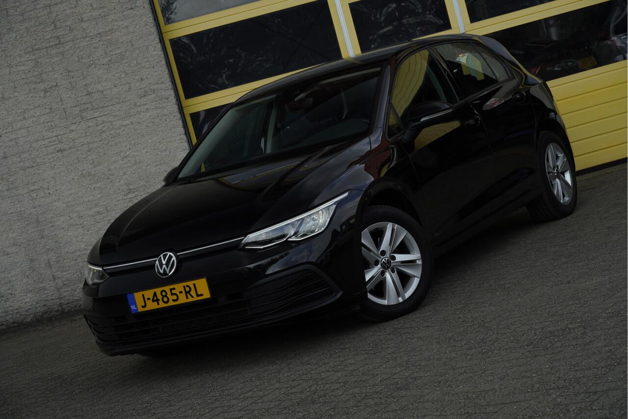 Volkswagen GOLF 1.5 TSI 131PK! Life BJ2020 Lmv 16" | Led | Pdc | Navi | Trekhaak | App-Connect | Dashboard verlichting | Virtual cockpit | Climate control | Cruise control | Getint glas