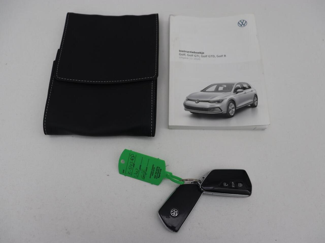 Volkswagen GOLF 1.5 TSI R-Line | Panoramadak | Carplay | Sportstoelen | Navigatie | Adaptive cruise | Parkeerhulp | File Assistent | Full LED