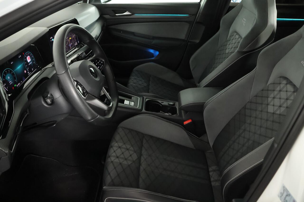 Volkswagen GOLF 1.5 eTSI R-Line / DSG / Navi / LED / Travel assist / LED / Carplay