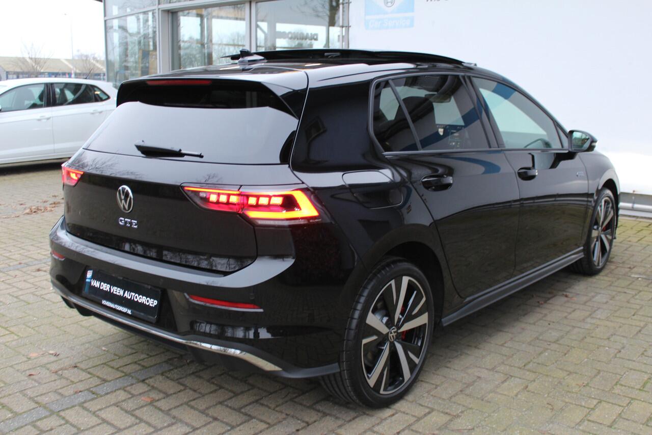 Volkswagen GOLF 1.5 eHybrid GTE 272 pk | Panorama dak | Stoel/Stuur verwarming | 360* Camera | Schuif/Kantel dak | Adaptive cruise controler | Keyless start | Apple CarPlay/Android Auto | Draadloze telefoonlader | IQ.Lights | Climate controle | Parkeersensoren V+A | Navi