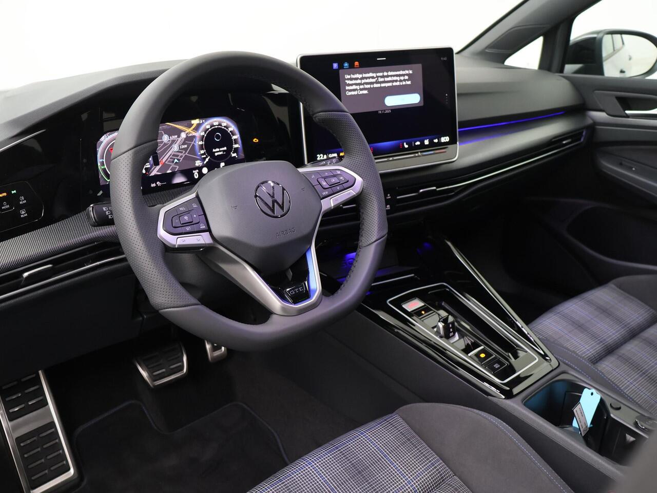 Volkswagen GOLF 8 GTE 1.5 eHybrid 200 kW / 272 PK Hatchback 6-DSG | Panoramadak | Black Style |