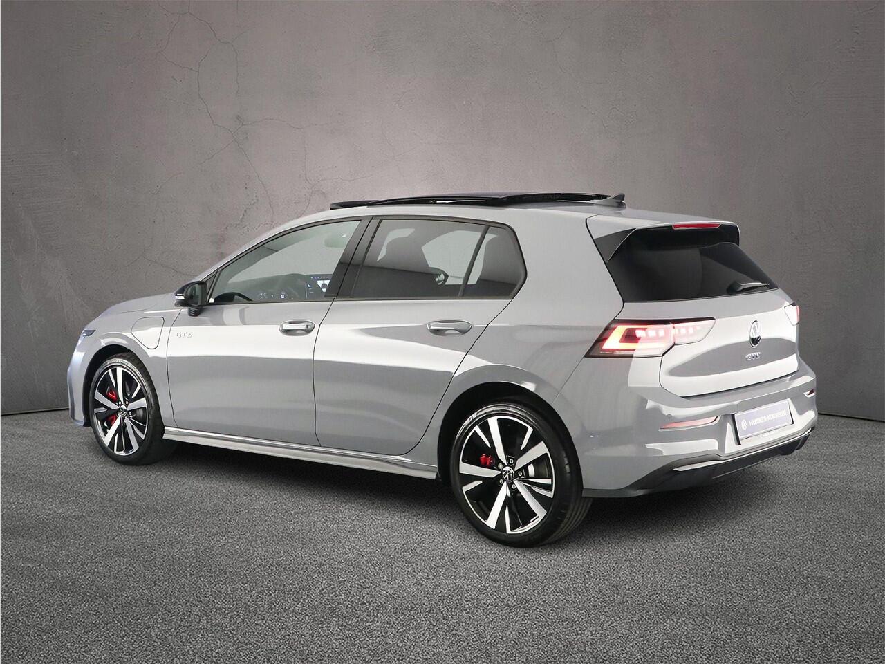 Volkswagen GOLF GTE 1.5 TSI eHybrid 272pk DSG Automaat Panoramadak, Black Style, Head up display, Adaptive cruise control, LED matrix koplampen, Achteruitrijcamera, Navigatie