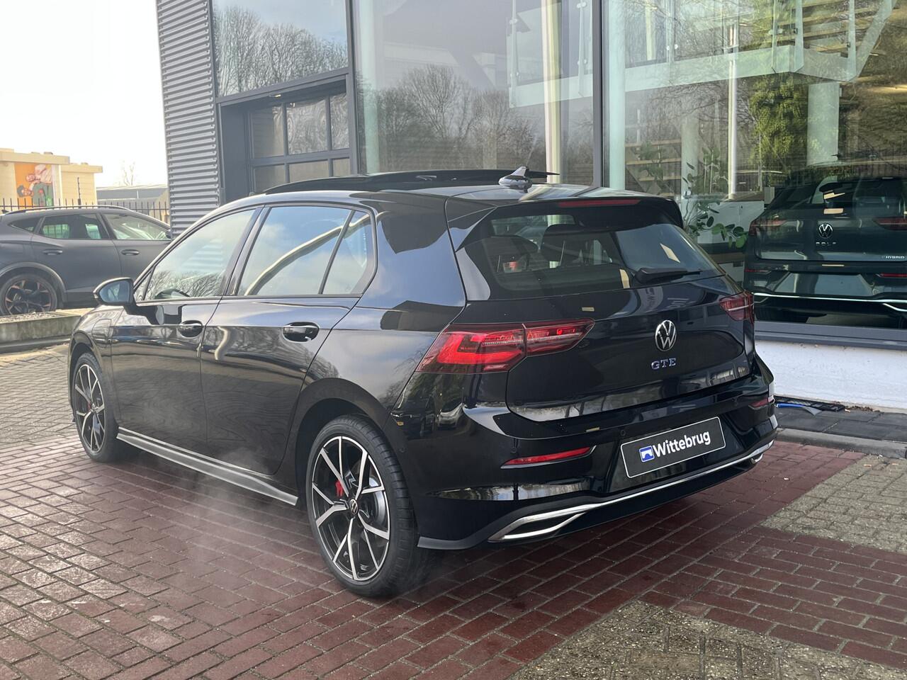 Volkswagen GOLF 1.4 245pk DSG eHybrid GTE / Panorama dak / IQ Led / Camera / Standkachel / Stuur & Stoelverwarming / 17'' LMV