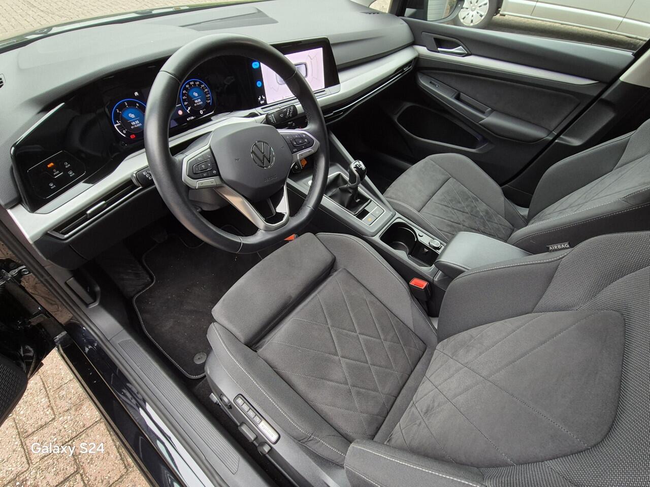 Volkswagen GOLF Variant 2.0 TDI Life Business Trekhaak, Apple-Carplay, El.verst.stoel. Netto Exportpreis 22000 ex/ex