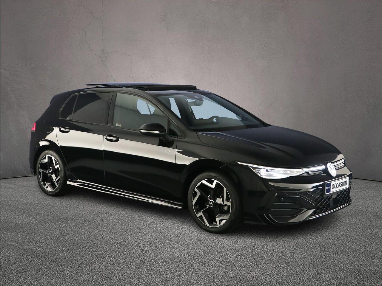 Volkswagen GOLF R-Line Edition 1.5 eTSI 150pk DSG Automaat Panoramadak, Harman Kardon audio, Adaptive cruise control, LED matrix koplampen, Achteruitrijcamera, Navigatie